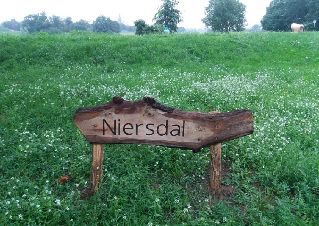 Borden van Gennps hout