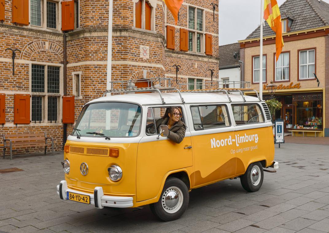 Busje voor stadhuis