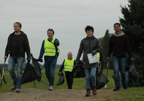 Inwoners in actie tijdens Gennep Schoon