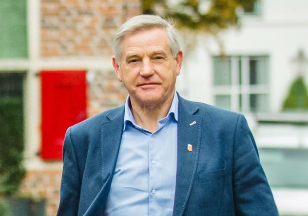Portretfoto wethouder Rob Peperzak