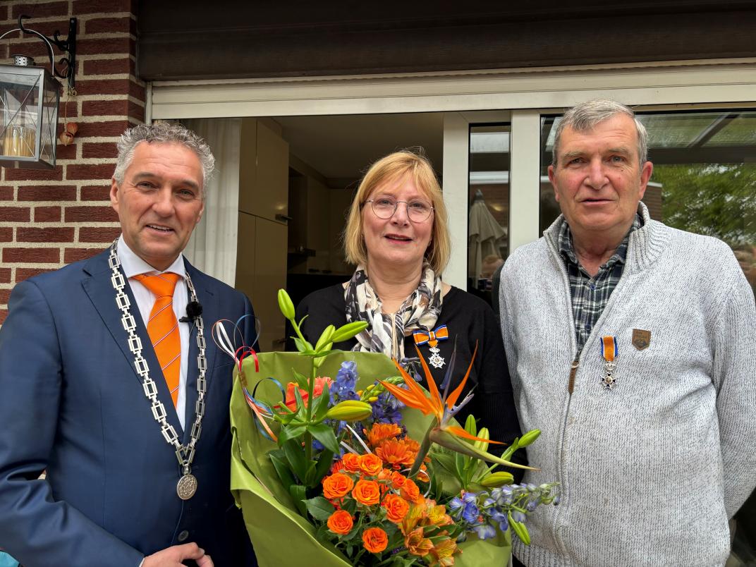 Harm Teunissen, Dorry Murray-Teunissen en burgemeester Hans Teunissen