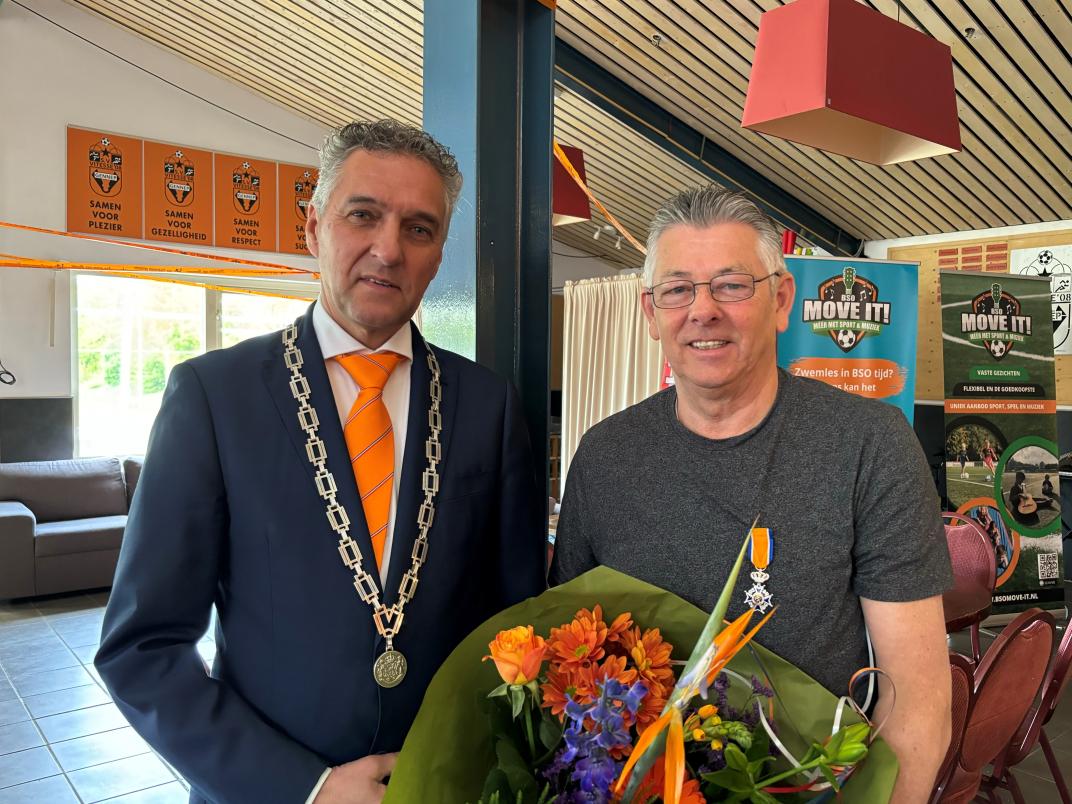 Willy ten Haaf met burgemeester Hans Teunissen