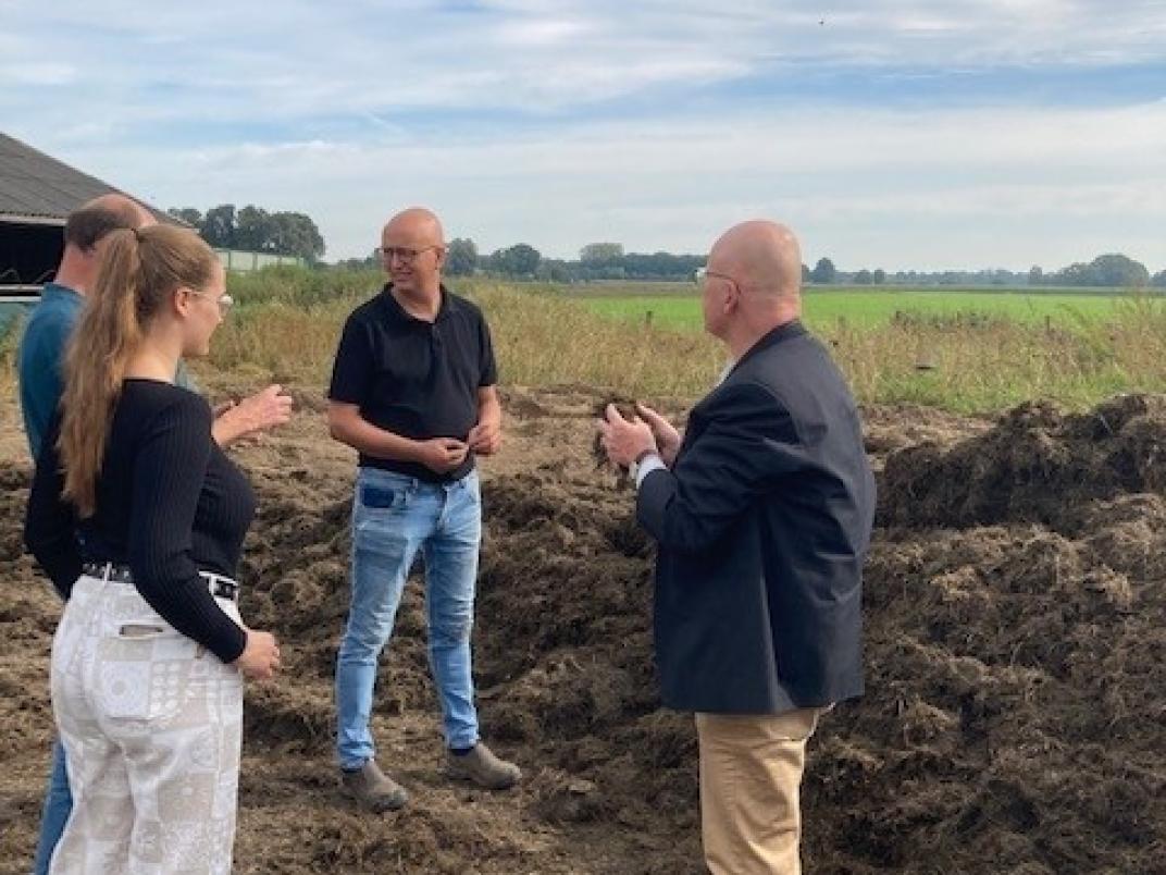 wethouder frank pubben bij Thuijs aan de Niers