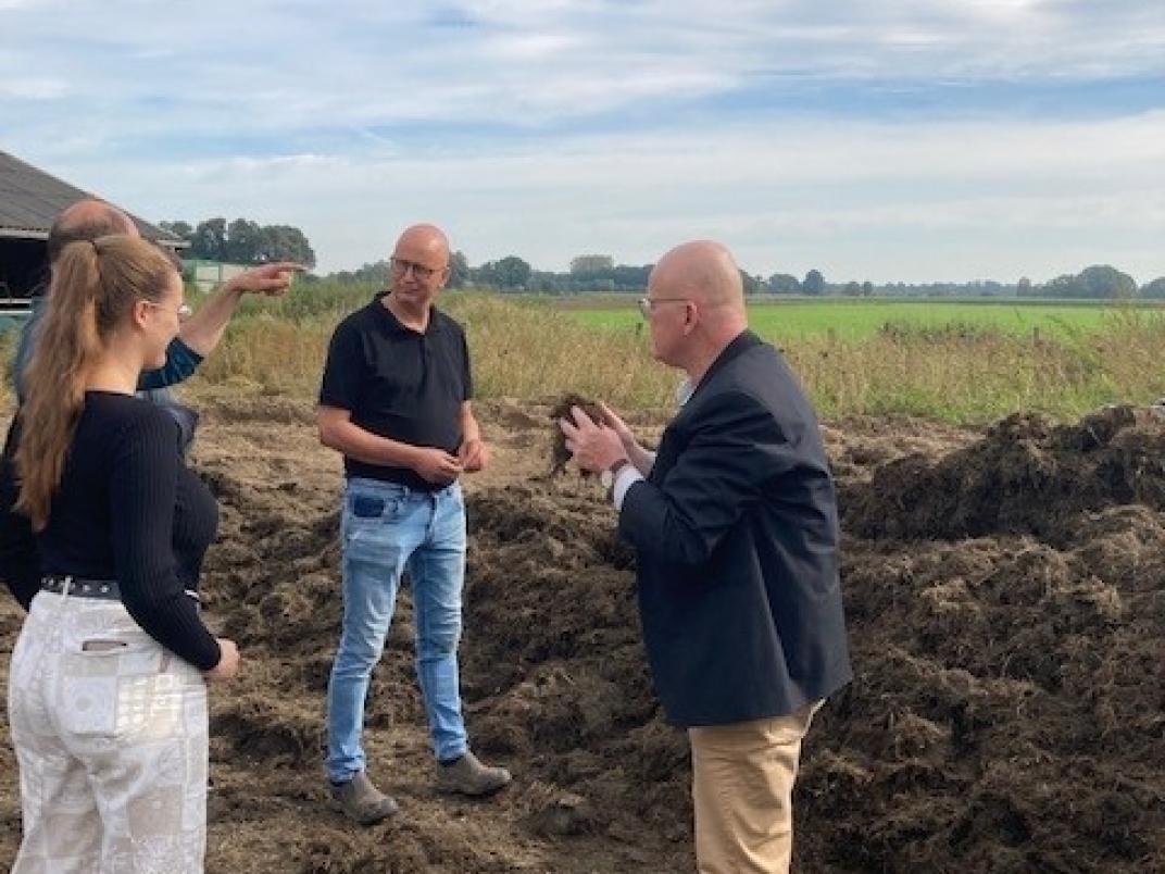 wethouder frank pubben bij Thuijs aan de Niers