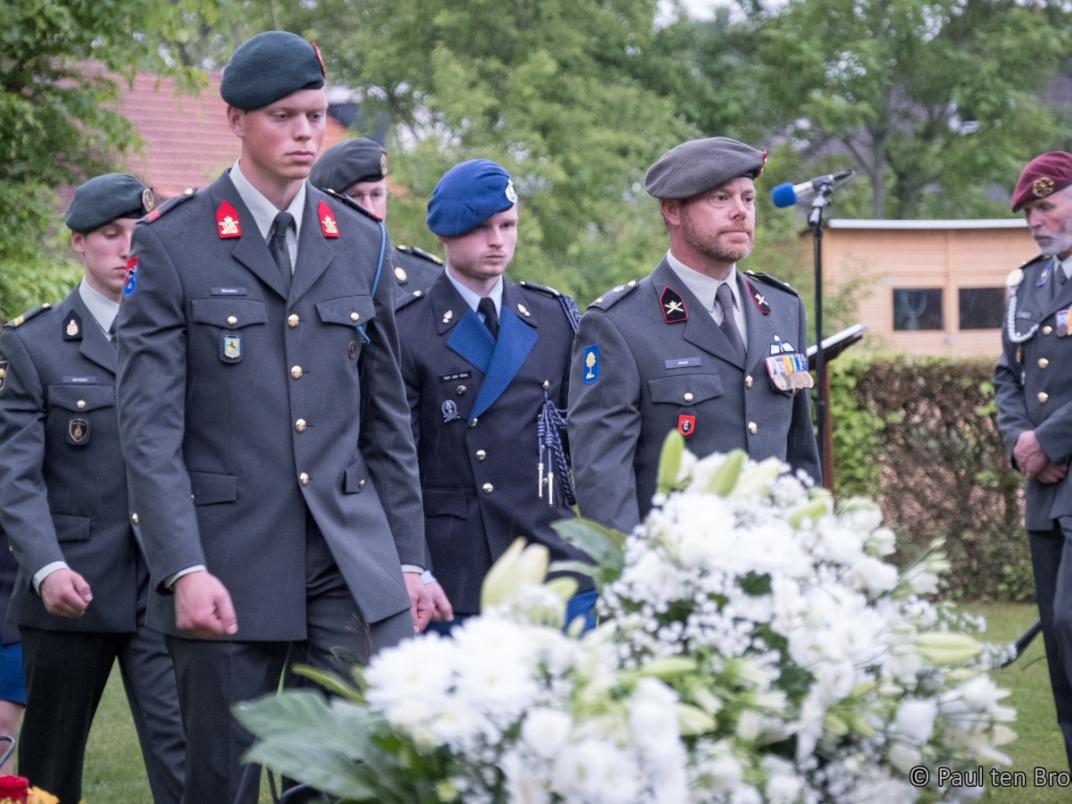 Ceremonie op het ereveld