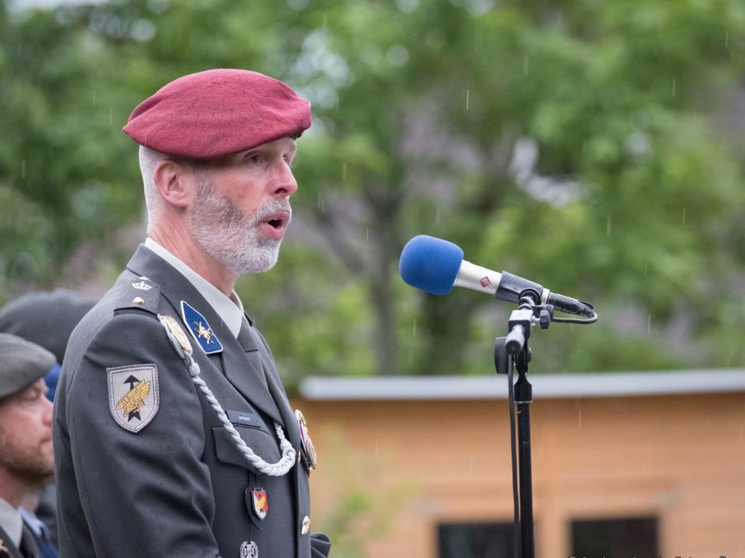 Ceremoniemeester aan het woord 