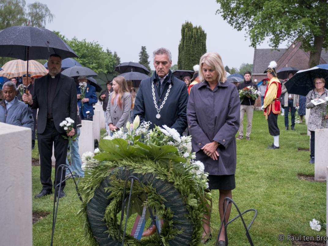 Kransleggingen op het ereveld