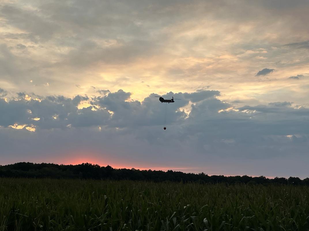 helicopter met water