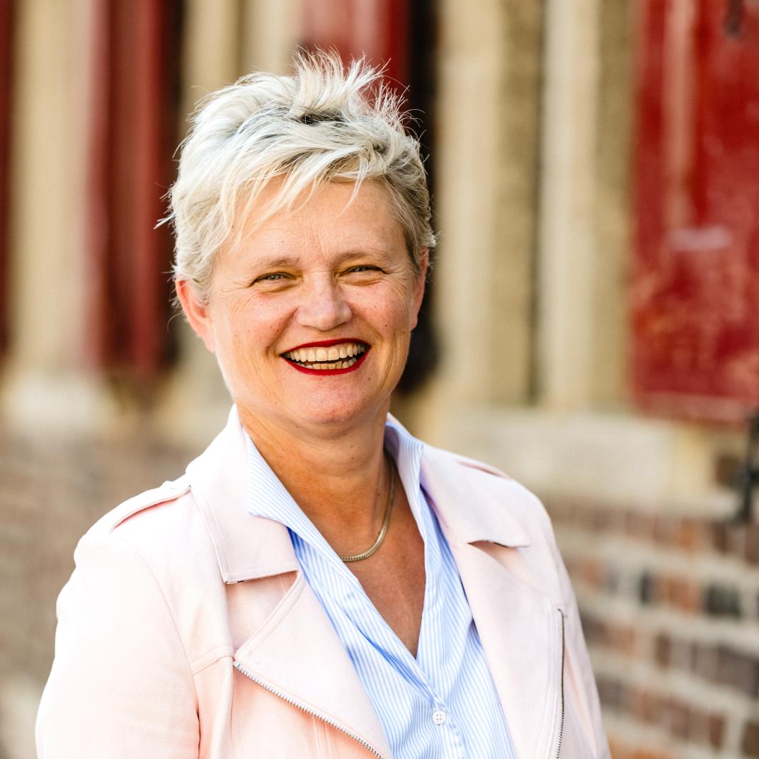 Portretfoto Janine van Hulsteijn 